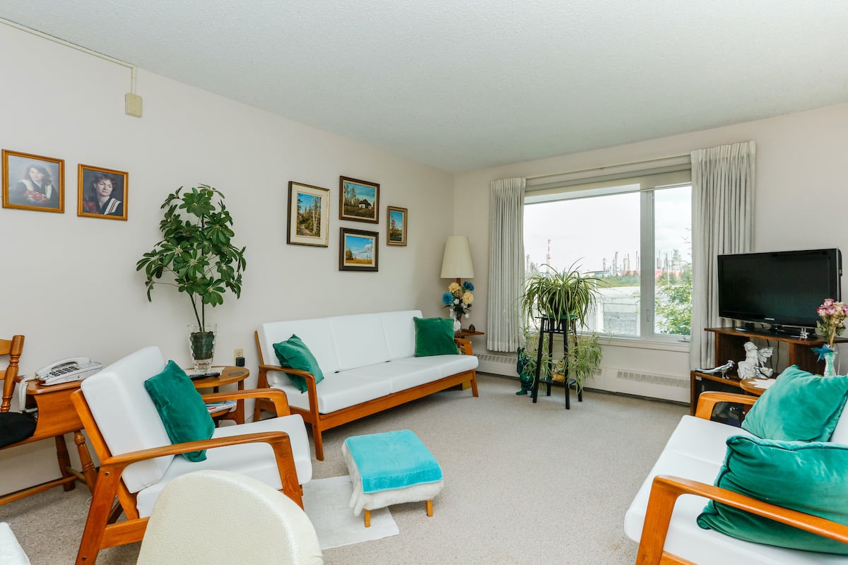 One Bedroom Suite Living Room ex 2