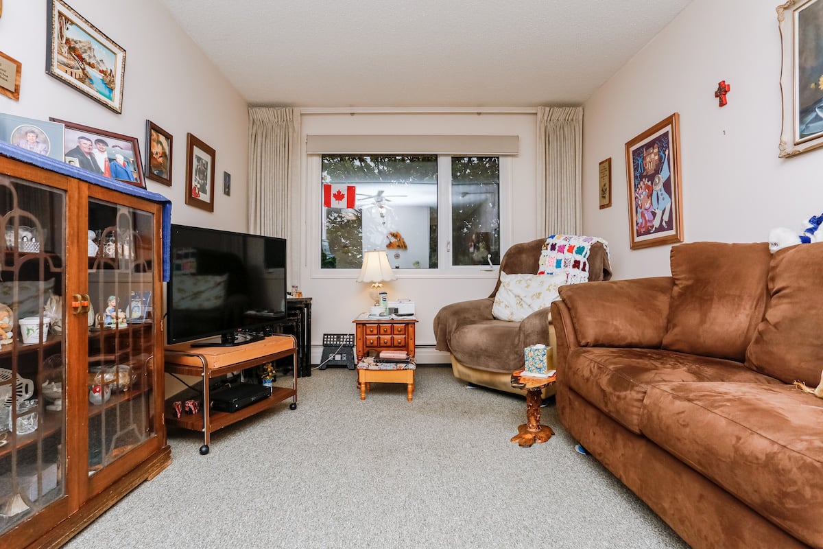 One Bedroom Suite Living Room ex 2