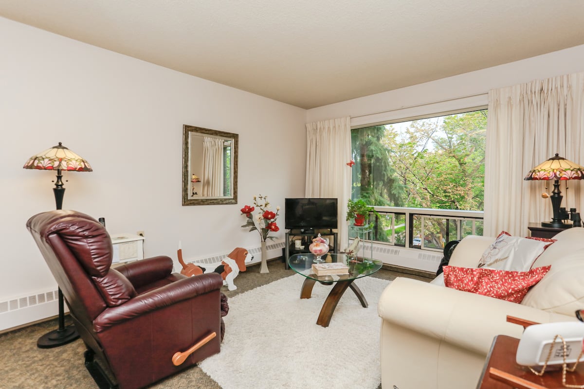 One Bedroom Suite Living Room ex 1