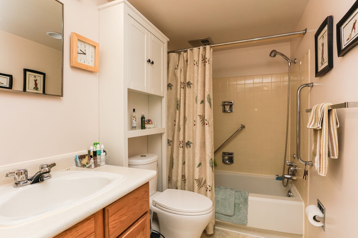One Bedroom Suite Bathroom ex 1