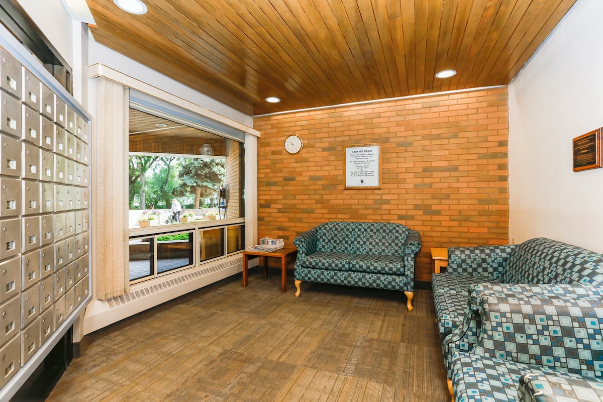 Sitting Area off Entrance