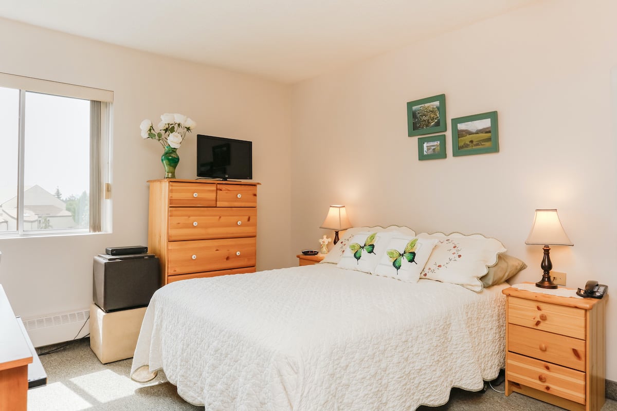 One Bedroom Suite Bedroom ex 1