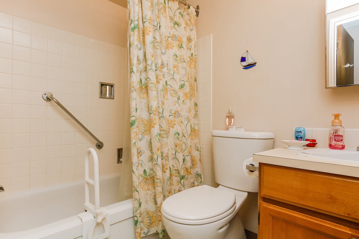 One Bedroom Suite Bathroom ex 1