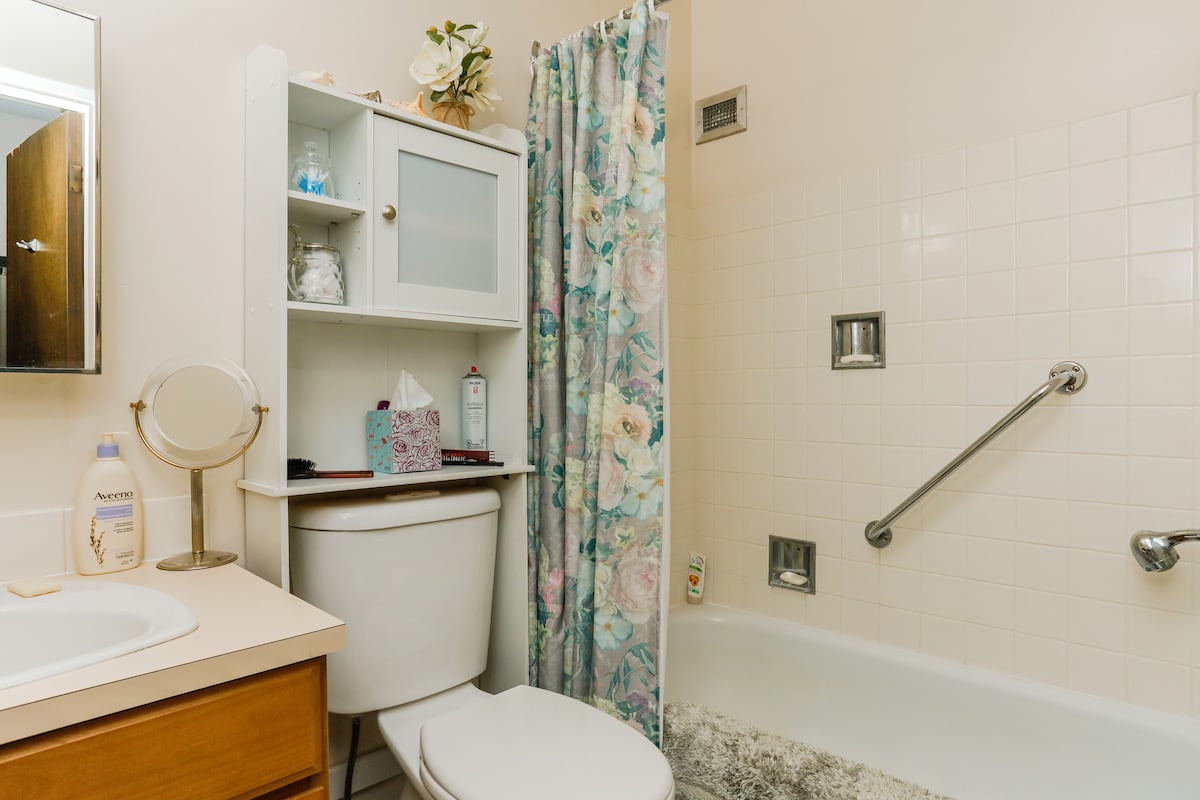One Bedroom Suite Bathroom ex 2
