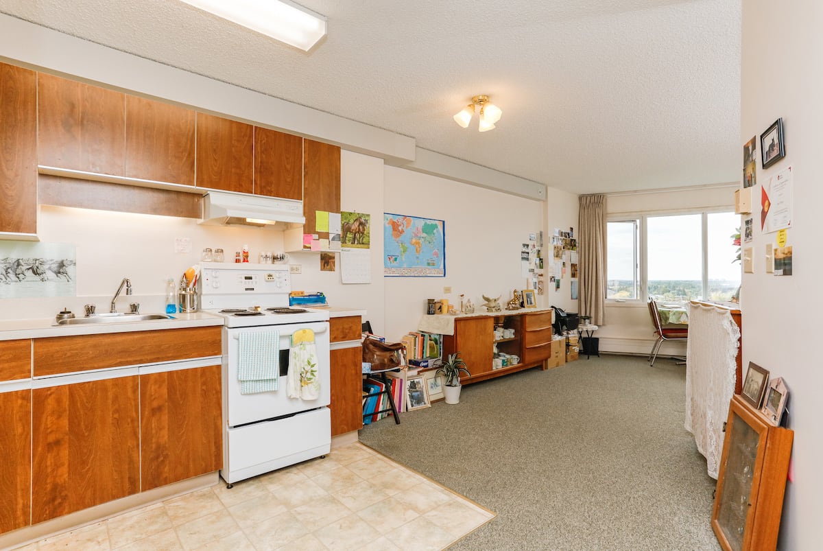 Bachelor Suite Kitchen