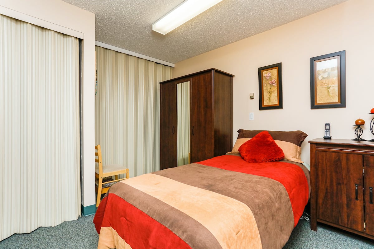 One bedroom suite (example 2) bedroom