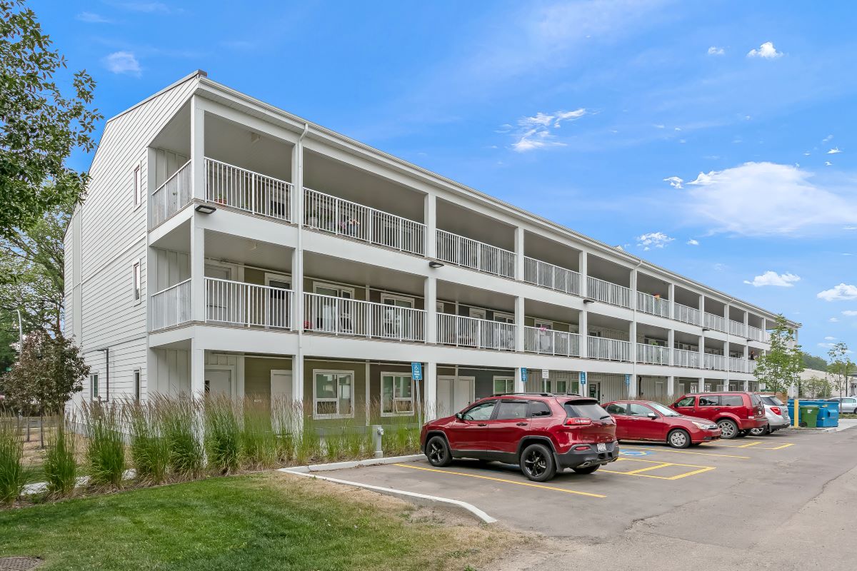 Lauderdale B - Building Exterior
